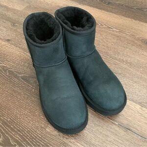 UGG Womens Black Classic mini ll boot 9